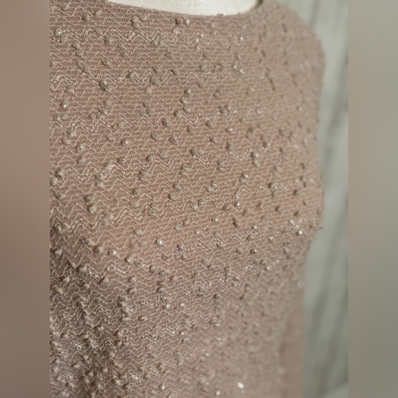 Jennifer Lopez long sleeved sweater with cute open back detail- Size Medium - Picture 2 of 4